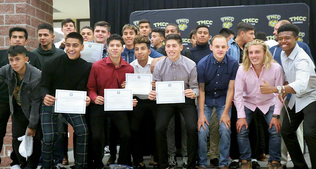 The men’s soccer team posing for a team picture.