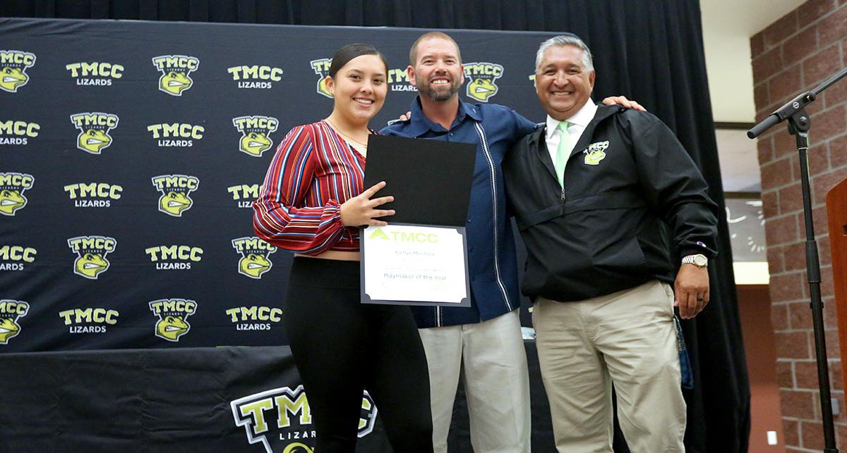 Kaitlyn Mendoza receives an award.