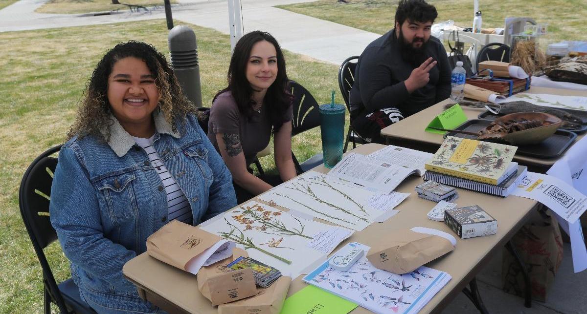 Students were ready to inform about animal species, with specimens, that are vital to our ecosystem.