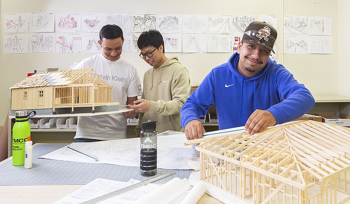 TMCC construction management and architecture students.